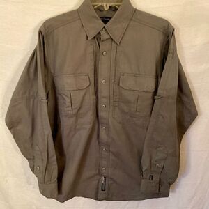 5.11 Tactical Men's Gray Long Sleeve Button Front Shirt Sz Sm. Worn On TV Show